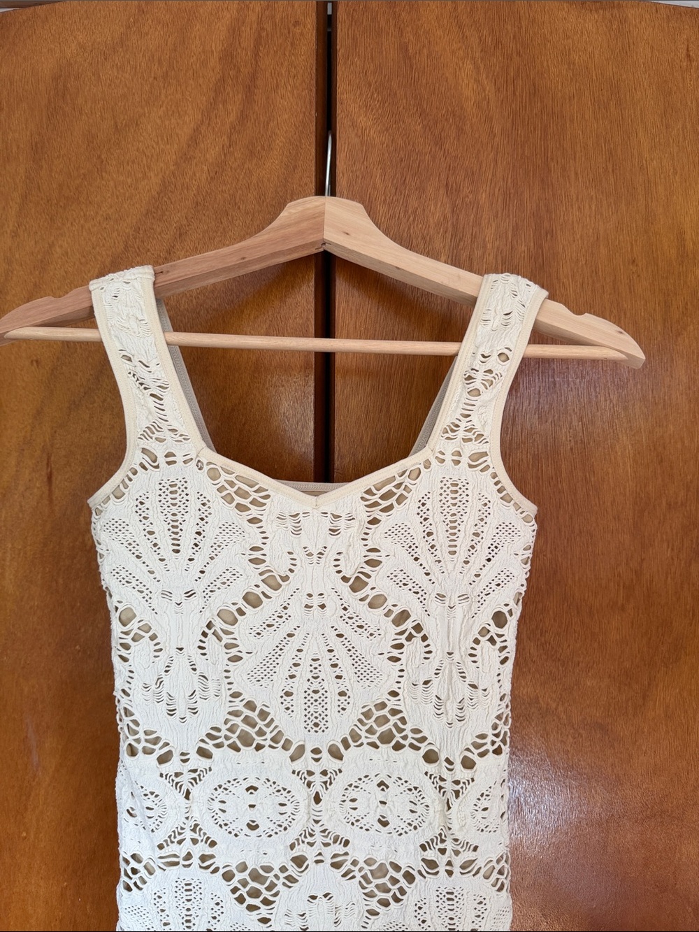 Sleeveless Cream and Tan Seashell Crochet Lace Bodycon Dress - Picture 3 of 3